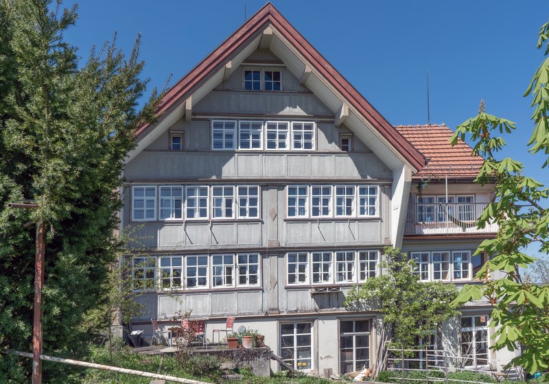Ansicht der Südostfassade des Hauses am Bergweg 5 in Trogen.