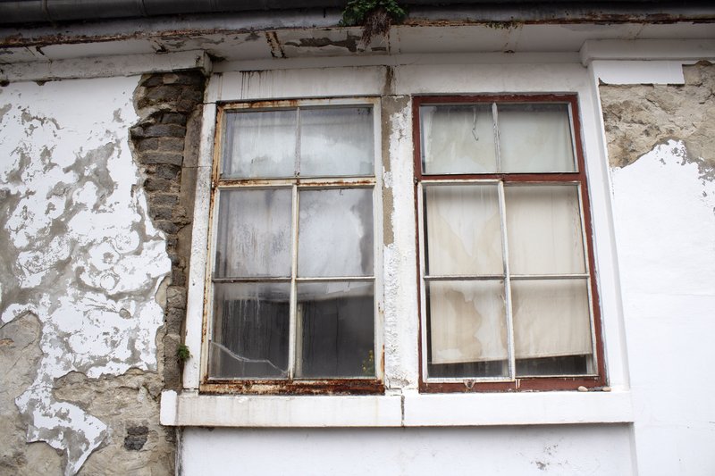Ansicht eines Fassadenausschnittes mit einem Fenster der Uhrenmanufaktur Zenith in Le Locle